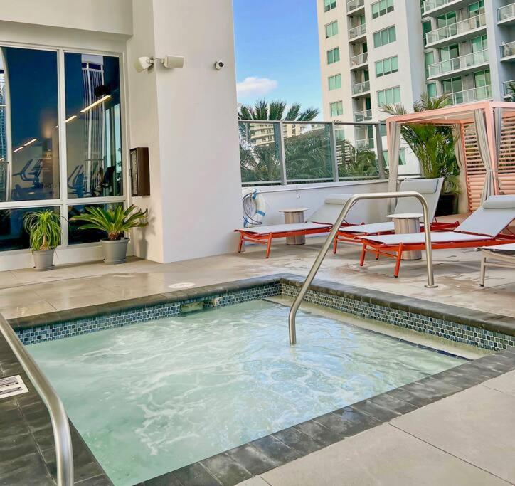 Miami Sunset City View Exterior photo