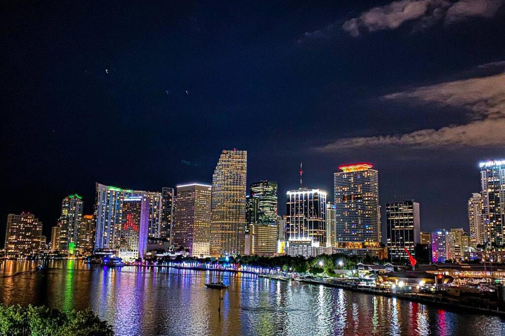 Miami Sunset City View Exterior photo