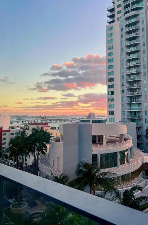 Miami Sunset City View Exterior photo
