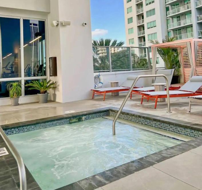 Miami Sunset City View Exterior photo