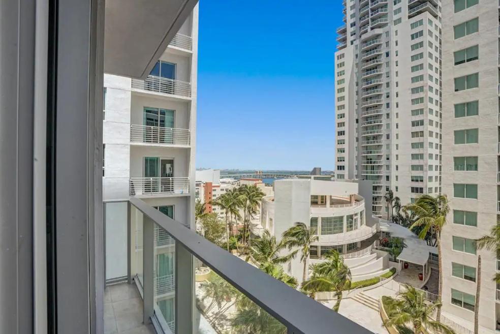 Miami Sunset City View Exterior photo